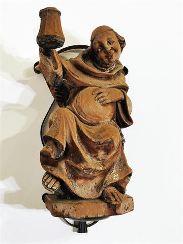 Alter geschnitzter Mönch