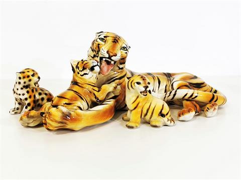 Italienische Keramikfiguren "Tigermutter mit 3 Jungen" signiert Giovanni Ronzan