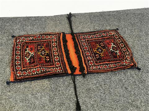 Alte handgeknüpfte orientalische Satteltaschen