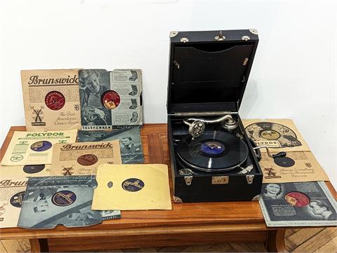Altes Grammophon mit Schellackplatten und Ersatznadeln