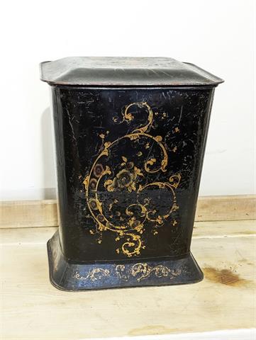 Antiker Deckelkübel / Kohlekübel aus Blech mit vergoldeter Verzierung
