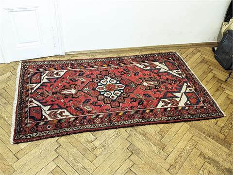 Alter orientalischer handgeknüpfter Teppich