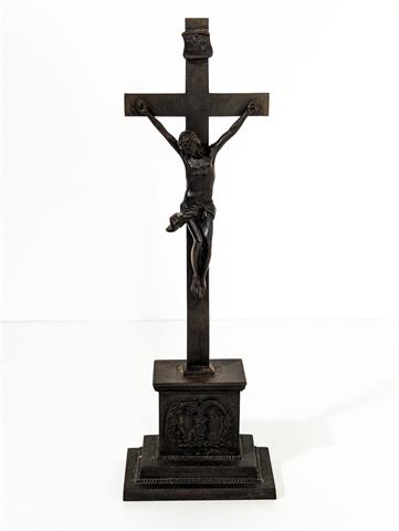 Antikes Kruzifix aus Gusseisen