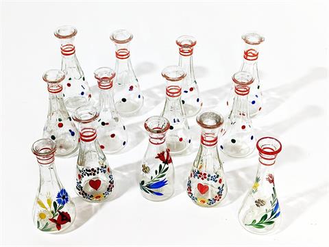 13 handbemalte kleine Glasvasen