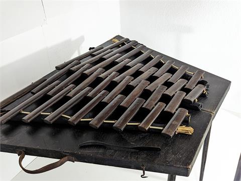 Antikes vierreihiges Holz- Xylophon