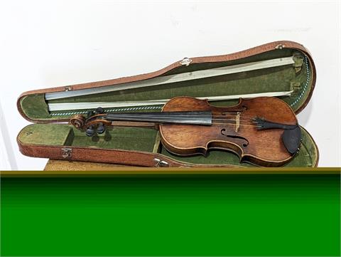 Antike Geige mit Tragekoffer