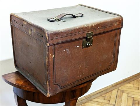 Antiker Koffer von Franz Schönbauer (Graz)