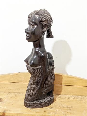 Geschnitzte nigerianische Holzsatue "Mutter mit Kind"