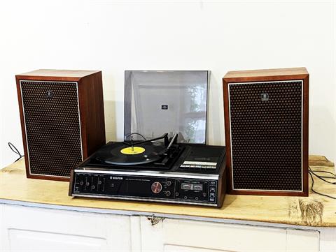 Vintage Stereoanlage Silver mit Schallplattenspieler