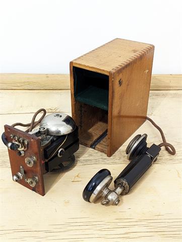 Antikes Feldtelefon in Holzkasten von Ericsson (England)