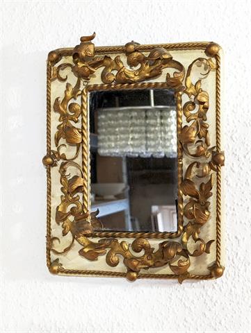 Alter Spiegel in bronziertem Eisenrahmen