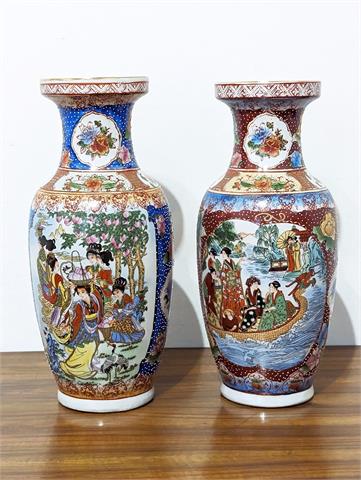 Zwei ältere chinesische Porzellan Vasen