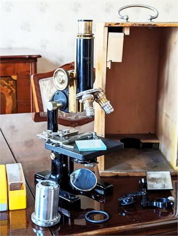 Altes Mikroskop von Reichert Austria