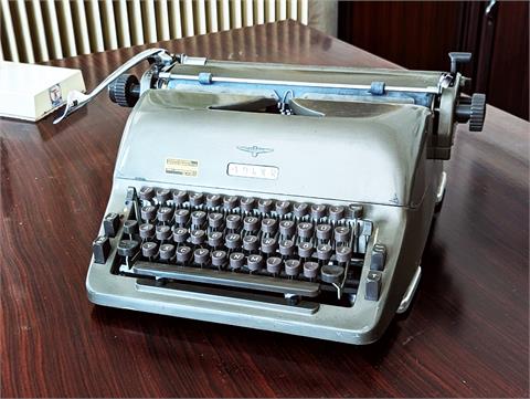 Alte Schreibmaschine von Adler