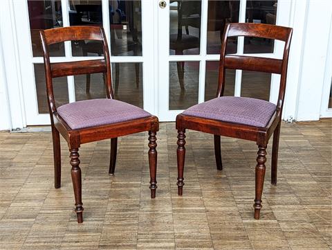 Zwei elegante antike Stühle