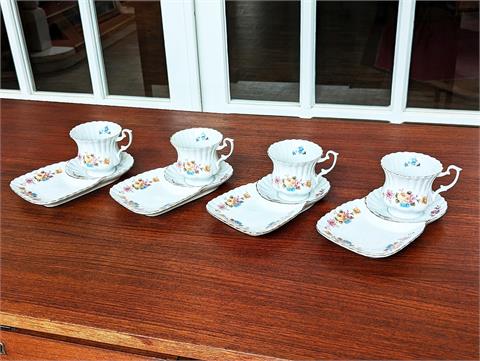 Vier Porzellan Kaffeetassen mit Dessert- Untersetzer von Chodiez Porzellan