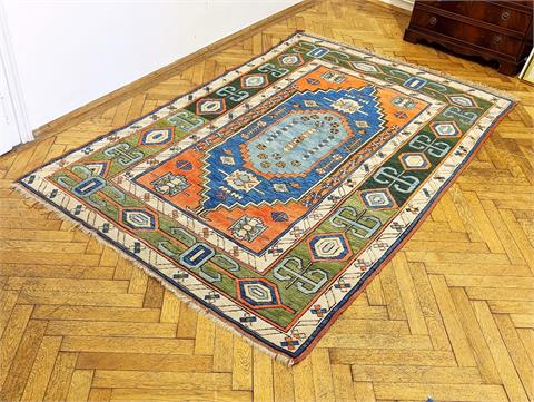 Alter handgeknüpfter orientalischer Teppich (Kaukase)
