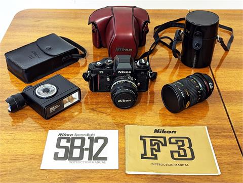 Analoge Spiegelreflexkamera Nikon F3 mit Zubehör