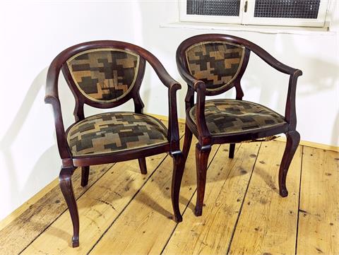Zwei seltene elegante Thonet Stühle