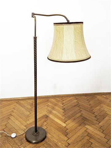 Stehleuchte mit Lampenschirm aus bronziertem Messing