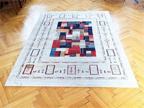 Orientalischer handgeknüpfter Teppich