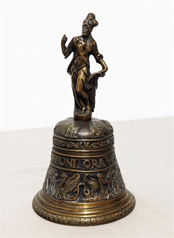 Massive antike (Hand-) Glocke aus Bronze im Renaissance Stil.