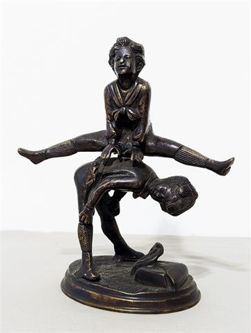 Bronzefigur  "Zwei spielende Kinder"