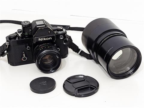 Spiegelreflexkamera Nikon F2 mit zwei Objektiven