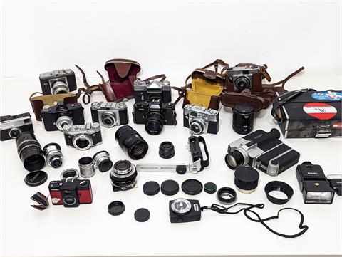 Konvolut Vintage Fotokameras und Zubehör