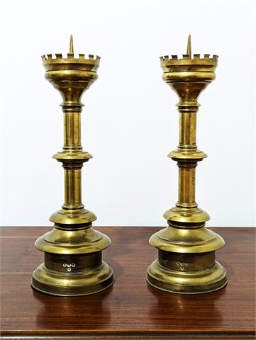 Zwei Neogotische Kerzenständer aus Messing