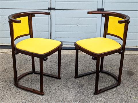 Zwei "(Kabarett) Fledermaus Stühle" von Wittmann nach einem Entwurf von Josef Hoffmann