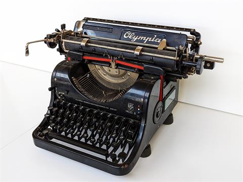 Alte Schreibmaschine Olympia "Mod. 8"