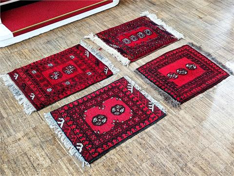 Vier kleine handgeknüpfte orientalische Teppiche