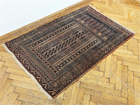Alter handgeknüpfter orientalischer Teppich / Gebetsteppich