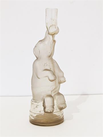 Alte Pressglasflasche / Vase "Trinkender Elefant"