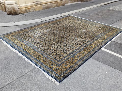 Großer alter handgeknüpfter orientalischer Teppich