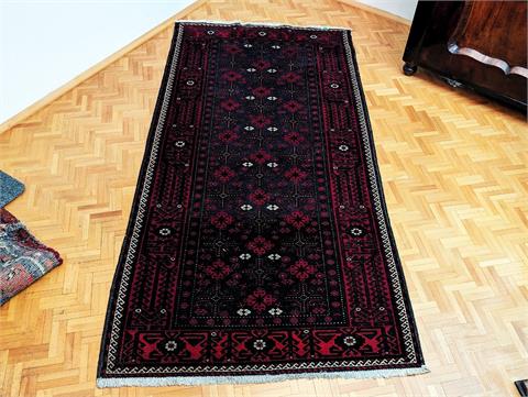 Alter orientalischer handgeknüpfter Teppich