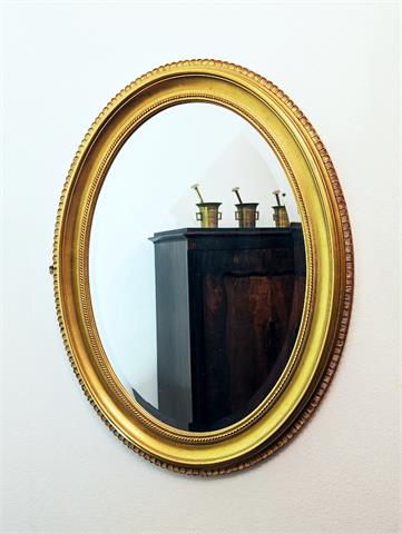 Ovaler Spiegel mit Facettenschliff