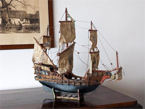 Altes großes Modelbauschiff aus Holz