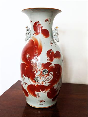 Antike chinesische Porzellanvase mit Foo Hund Motiv