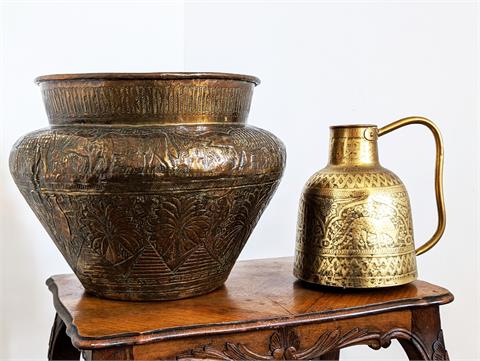Zwei alte orientalische Gefäße aus Messing und Kupfer